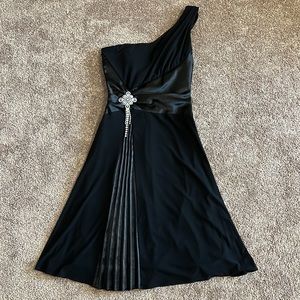 One shoulder LBD